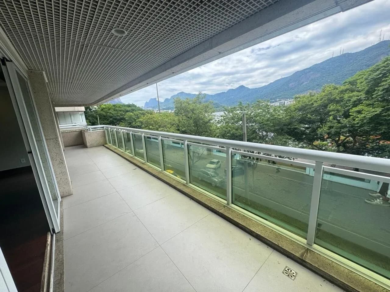 Apartamento na Lagoa 4 Suítes Avenida Epitácio Pessoa 236m2 — pronto para morar em Lagoa